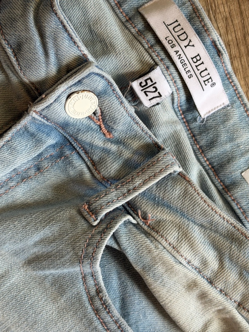 Judy Blue Boyfriend Fit Distressed Light Wash Jeans Size 5/27 - Picture 8 of 8